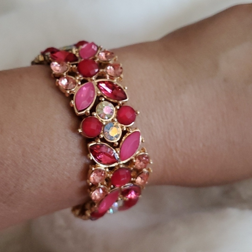COLORFUL GEMS IN GOLDTONE STRETCH BRACELET ALL GEMS PRESENT BUNDLE AND SAVE